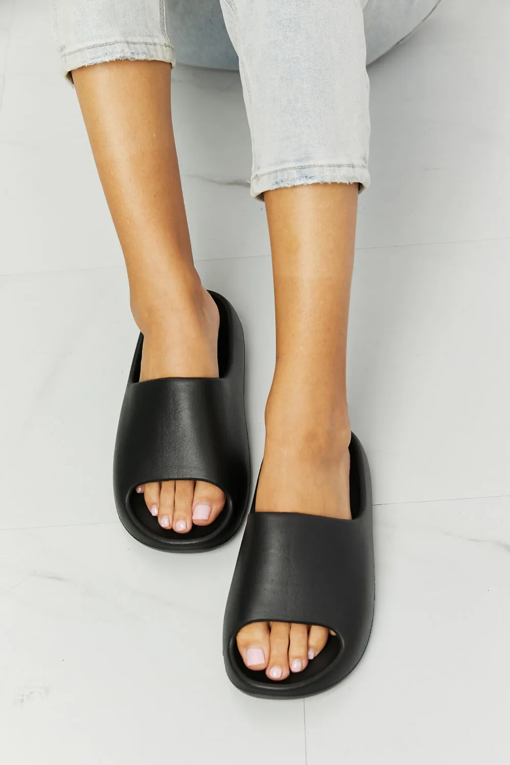 In the Zone Slides in Black