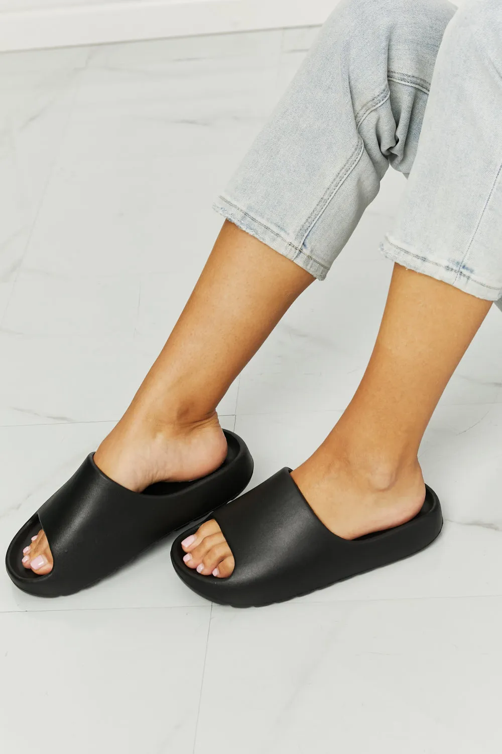 In the Zone Slides in Black