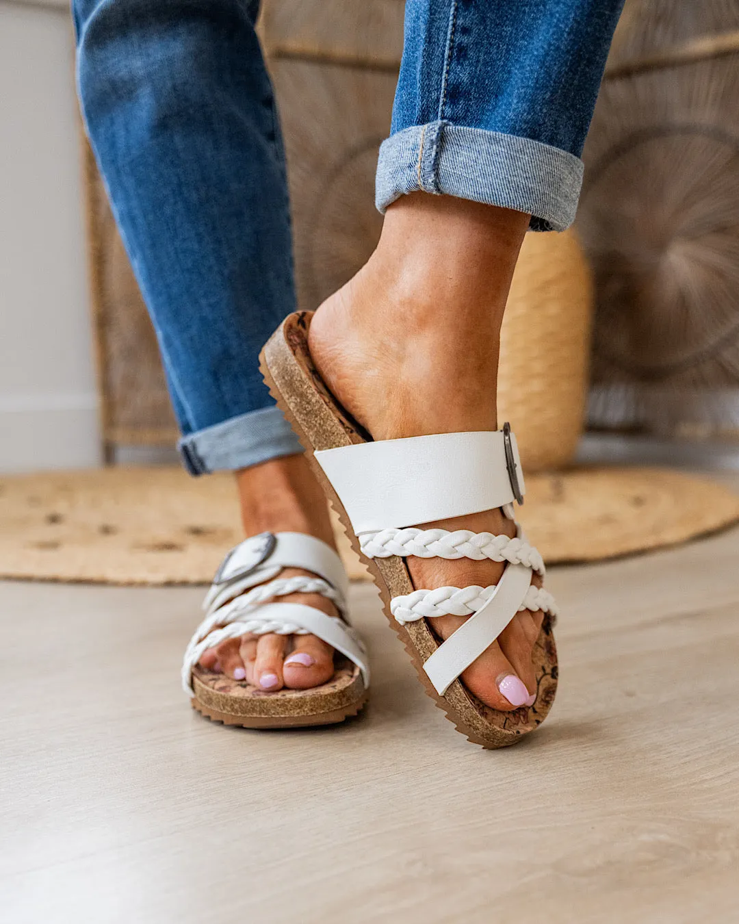 NEW! Very G Nora 3 Criss Cross Sandals - White