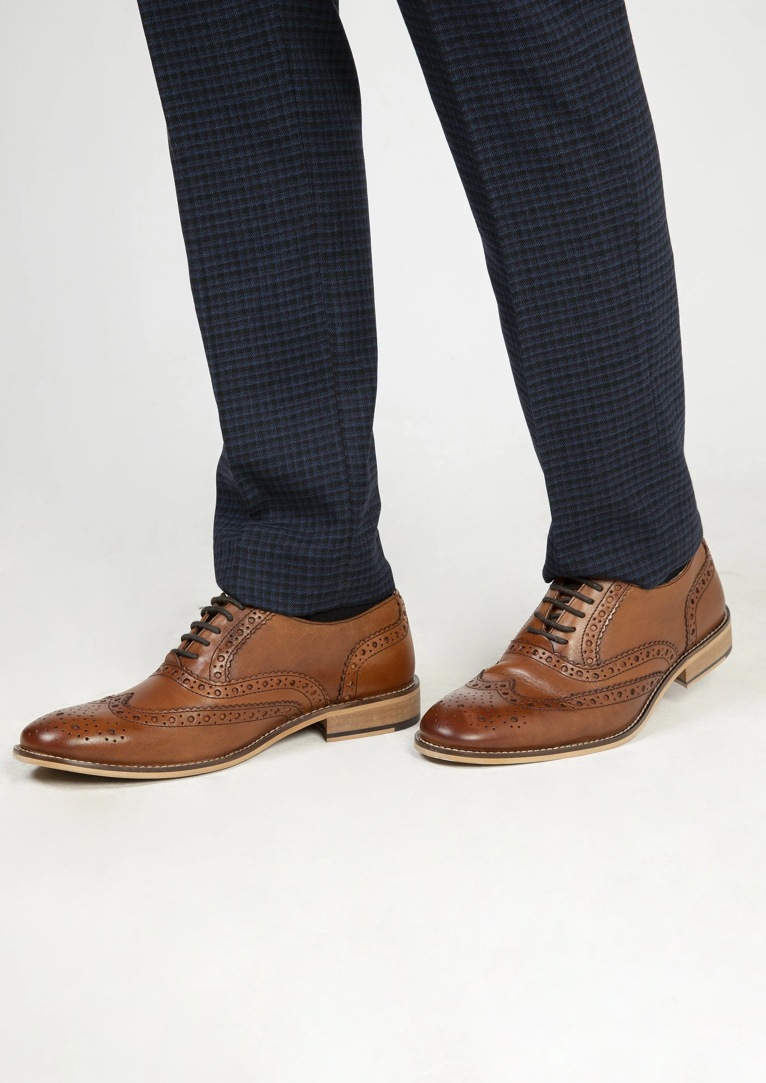 Roamers Tan Brogues