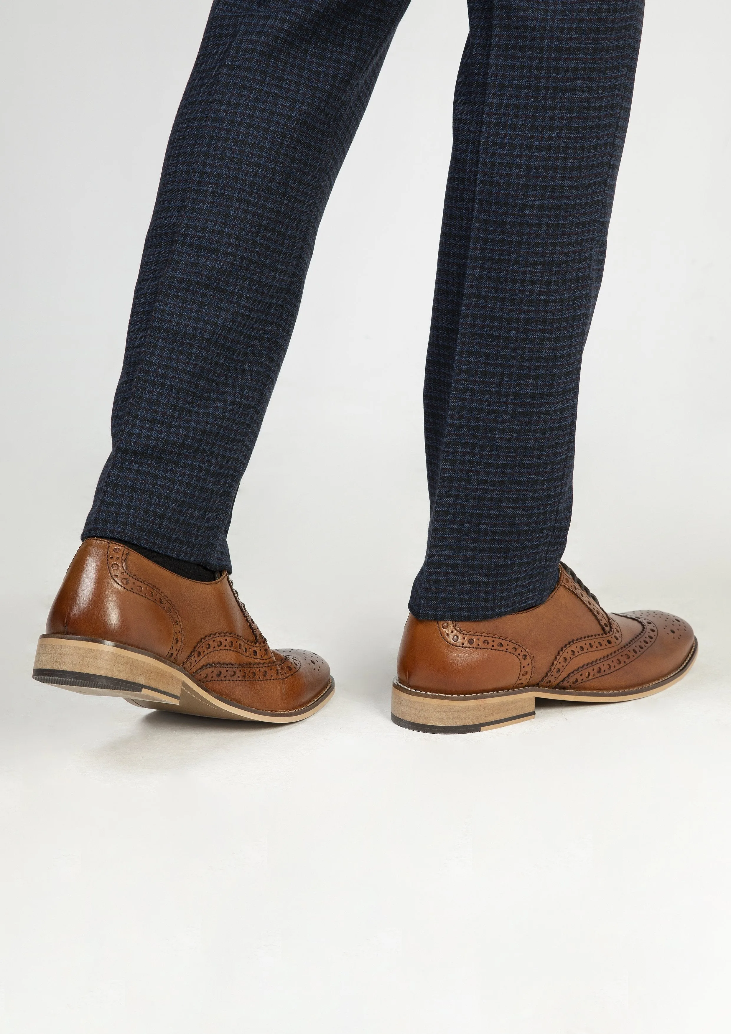 Roamers Tan Brogues