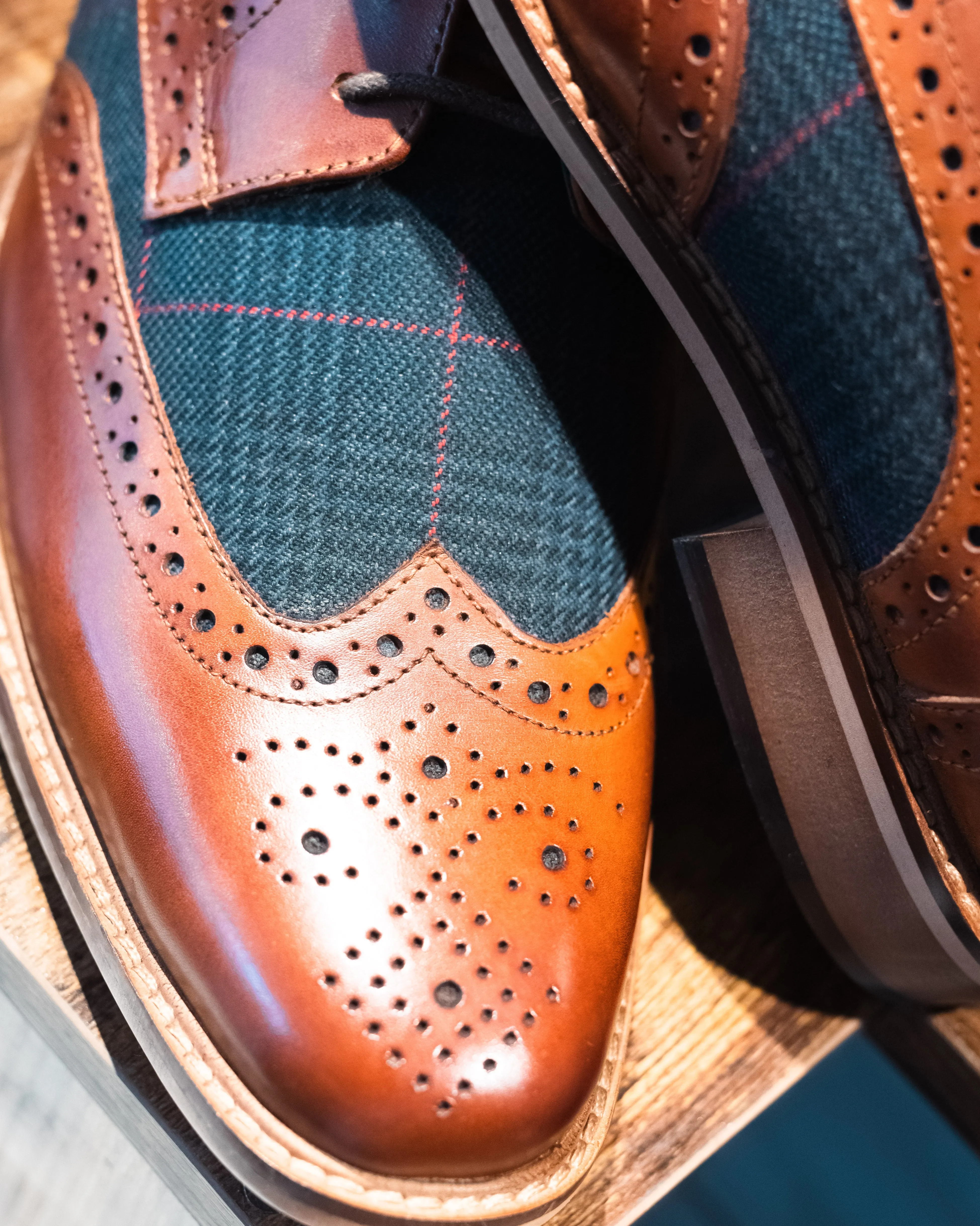 Roamers Tan With Navy Check Contrast Brogues