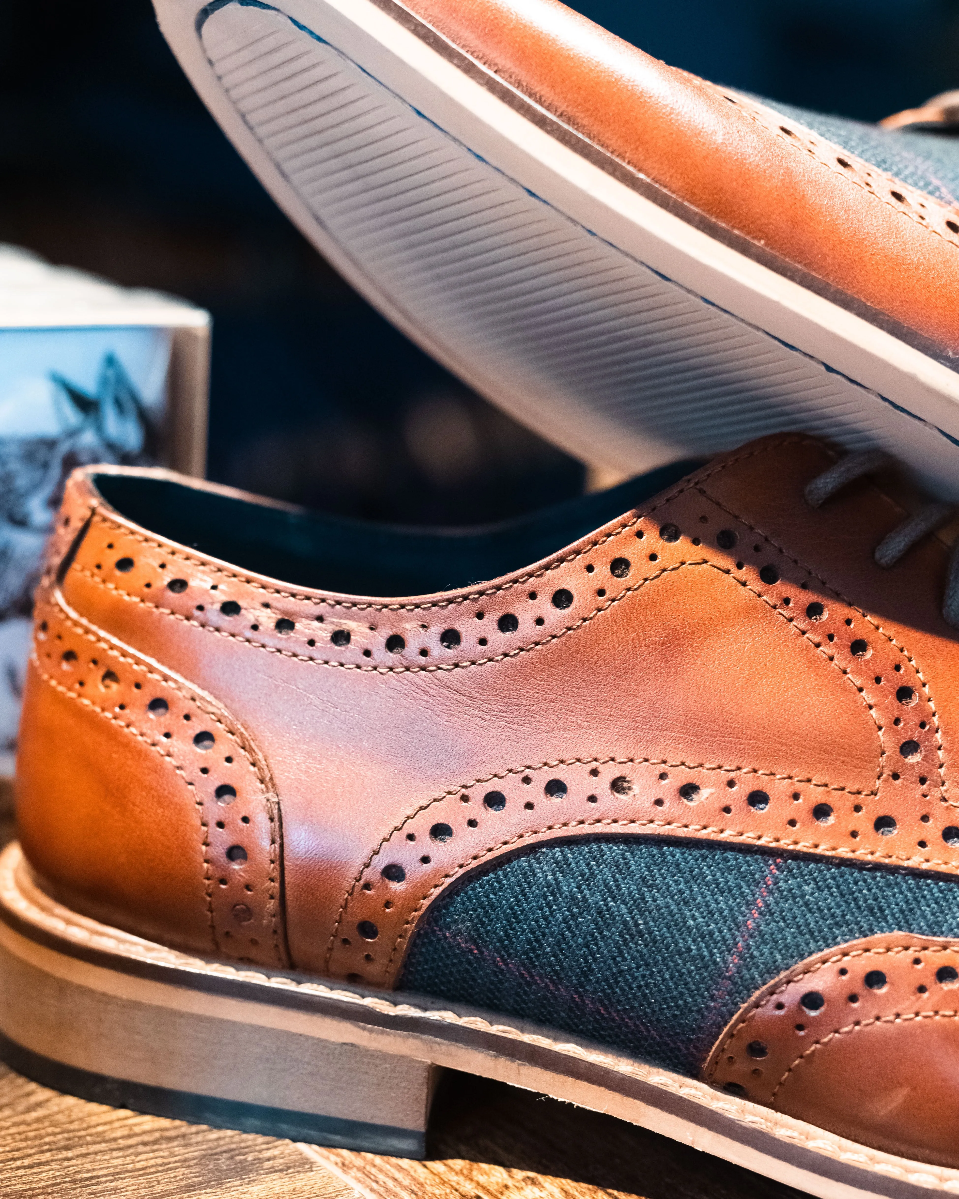 Roamers Tan With Navy Check Contrast Brogues