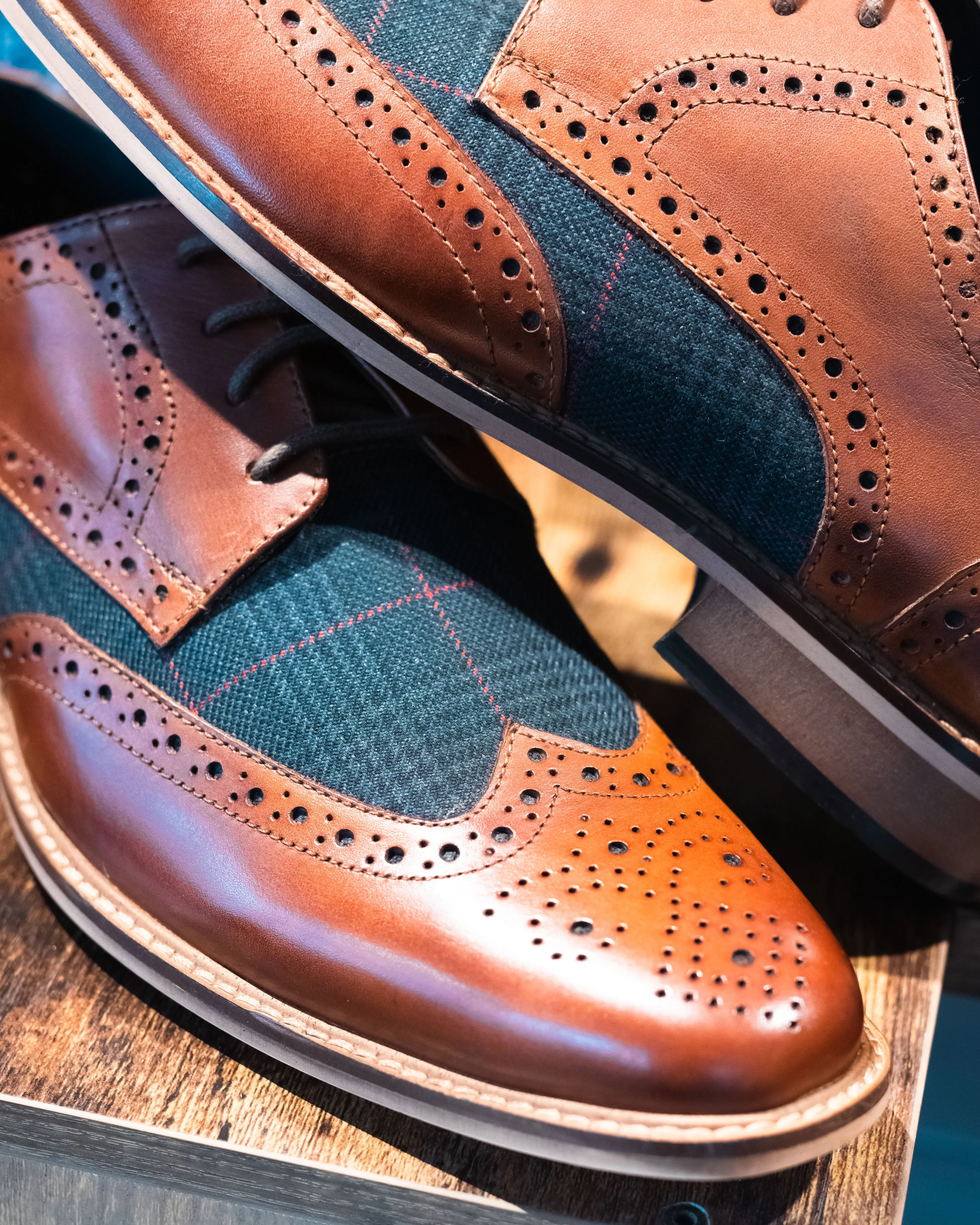 Roamers Tan With Navy Check Contrast Brogues