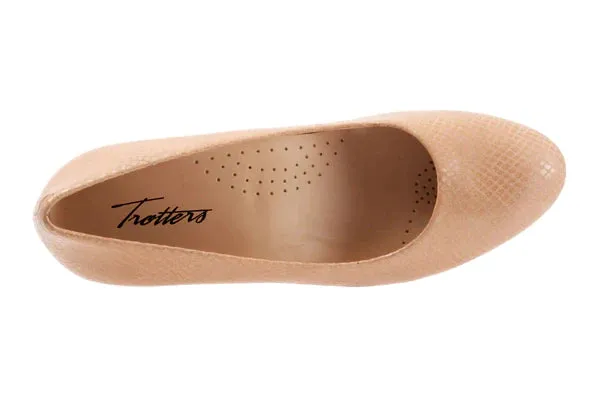 Trotters Women's Fishnet Anti-Microbial Slip On Pumps Color Nude Size 10W