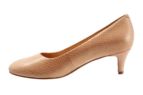 Trotters Women's Fishnet Anti-Microbial Slip On Pumps Color Nude Size 10W